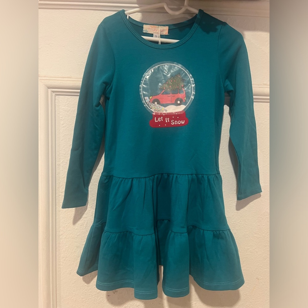 Truly me snow globe dress
Size 5